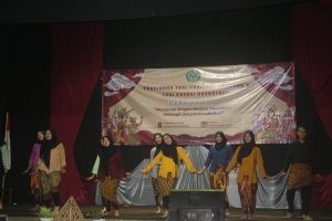 Jurusan PGMI Gelar Pagelaran Tari Kaulinan Barudak dan Tari Kreasi Nusantara "Membumi dengan Budaya Nusantara Melangit dengan Kreativitas"